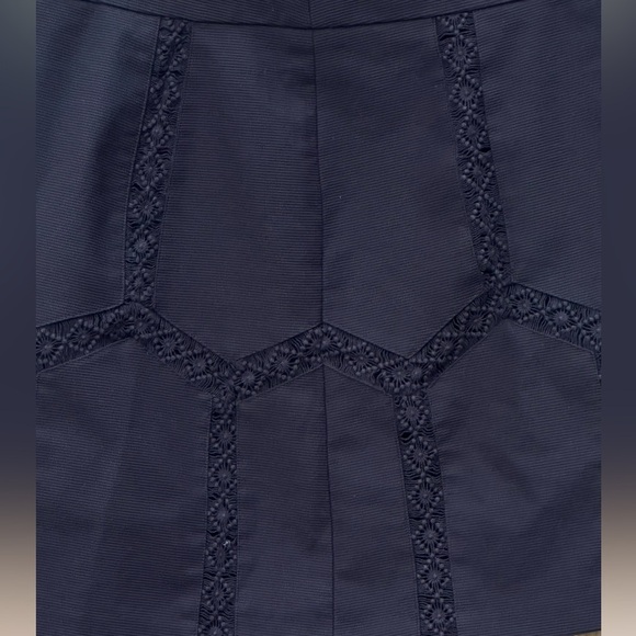 Banana Republic Black Chevron Lace Mini Skirt Size 6 - Picture 3 of 7